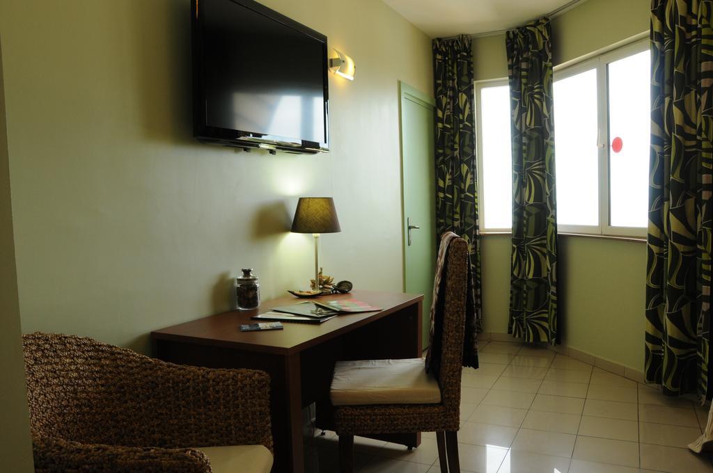 Hotel Maharajah Mamoudzou Phòng bức ảnh